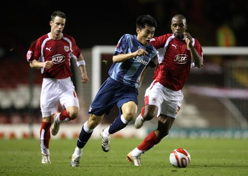  弗赖堡门神神勇扑点助球队客场取三分  