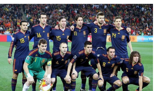  法甲半程最佳阵容揭晓,黑马球队四人入围  